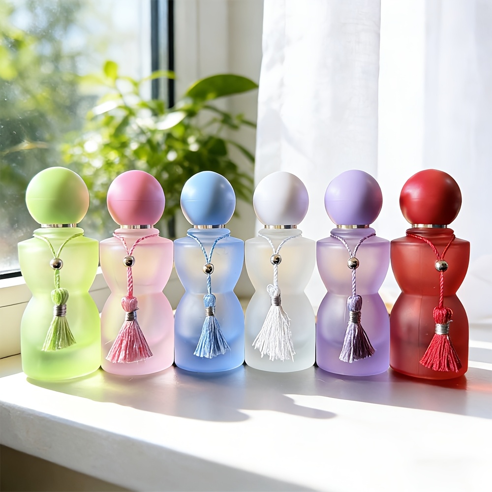 Perfume Villa Fragrance - ขวดน้ำหอมแก้วขนาด 30 มล. พร้อมฝาทรงกลมหลากสีและพู่ห้อย ภาชนะบรรจุเครื่องสำอางแก้วความจุขนาดใหญ่ เหมาะสำหรับใช้ในบ้าน